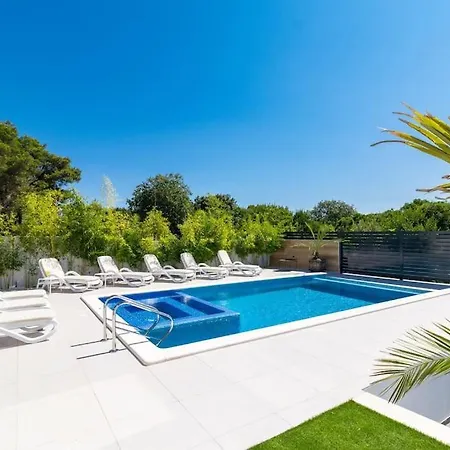 Villa Modern And Peaceful Miaa & Osea *