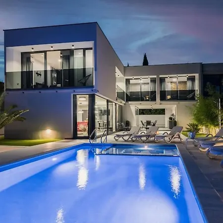 Villa Modern And Peaceful Miaa & Osea *